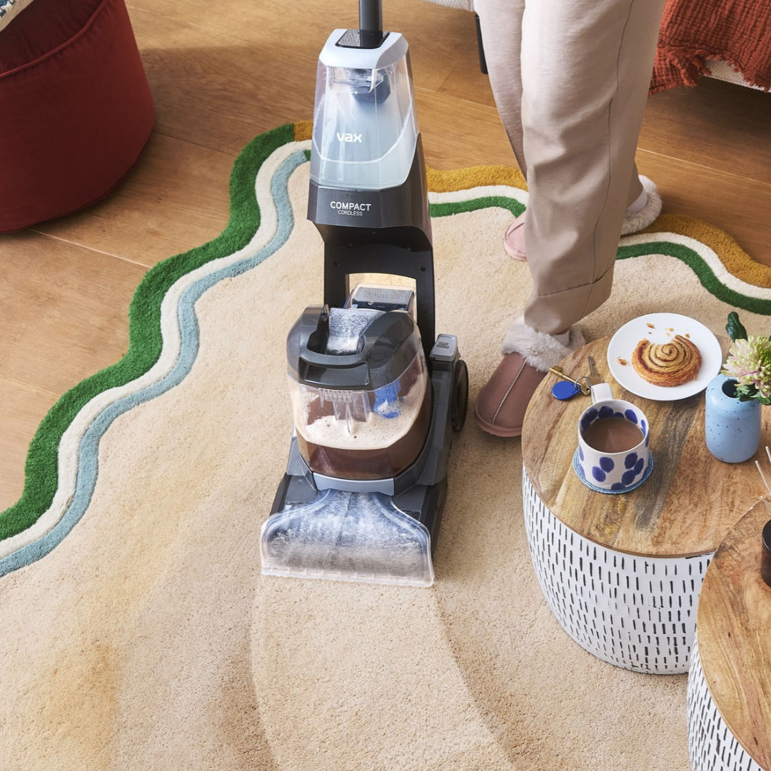 THE UK&rsquo;S FIRST CORDLESS CARPET CLEANER