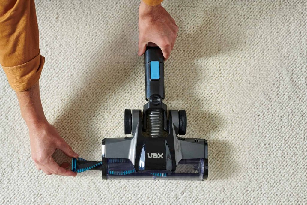 Removable brush bar for simple maintenance and hair removal.