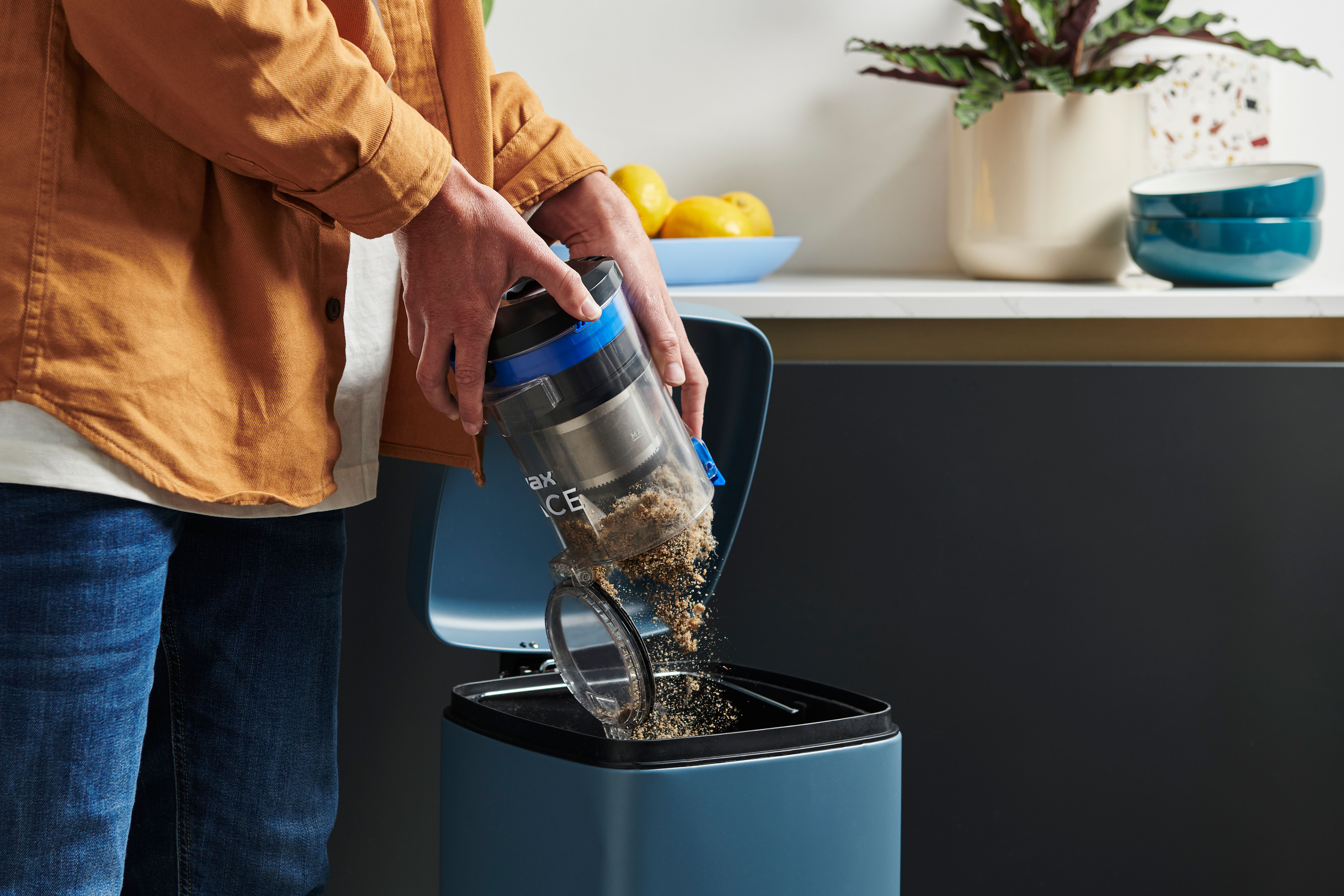 AA - HomePro Web Updates/AAA - New PDP Gallery Content/Cordless Vacuum Cleaners/Pace/VAX_ONEPWR_Pace_-_Removable_Bin