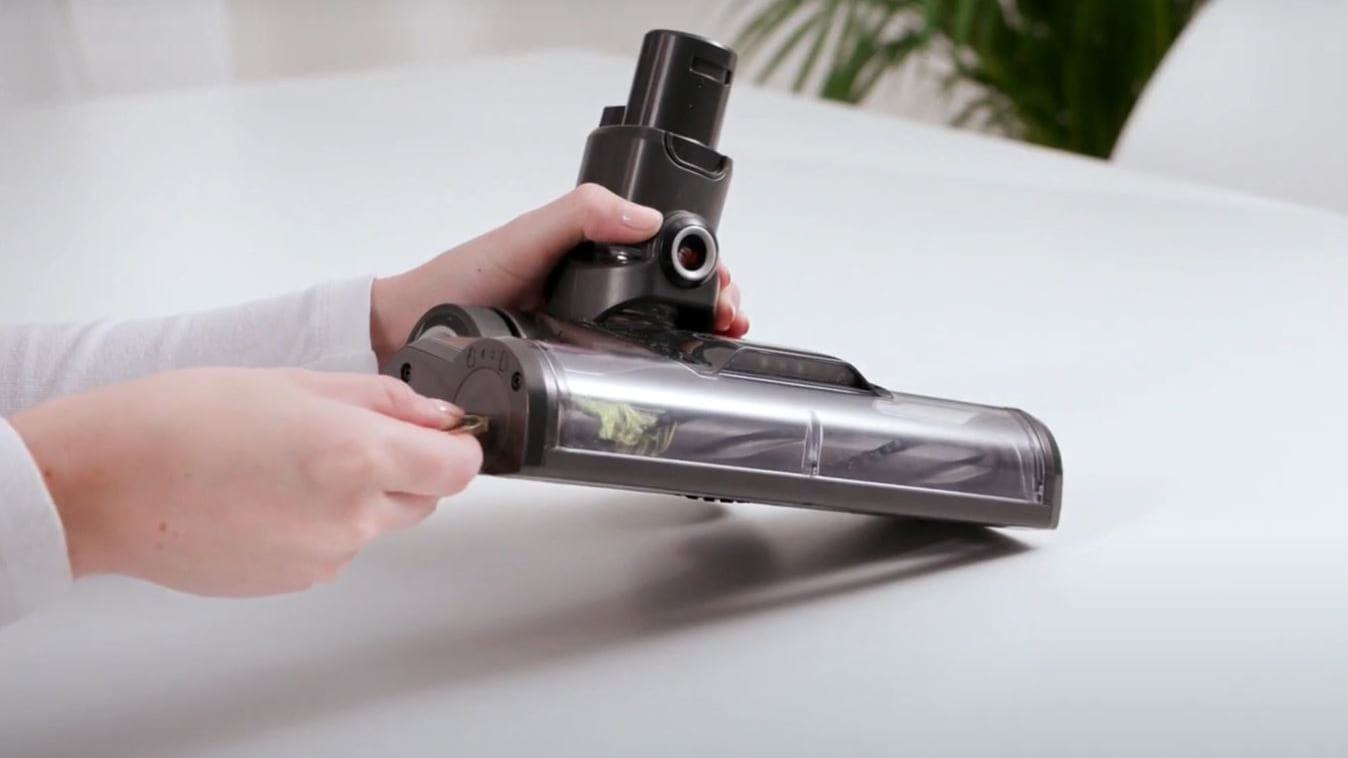 Turn brushbar with coin