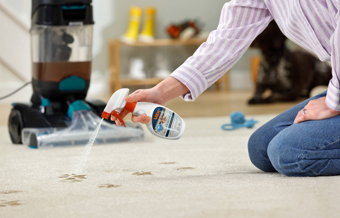 Vax Platinum Power Max Pet Design Targets Stains and Eliminates Odours