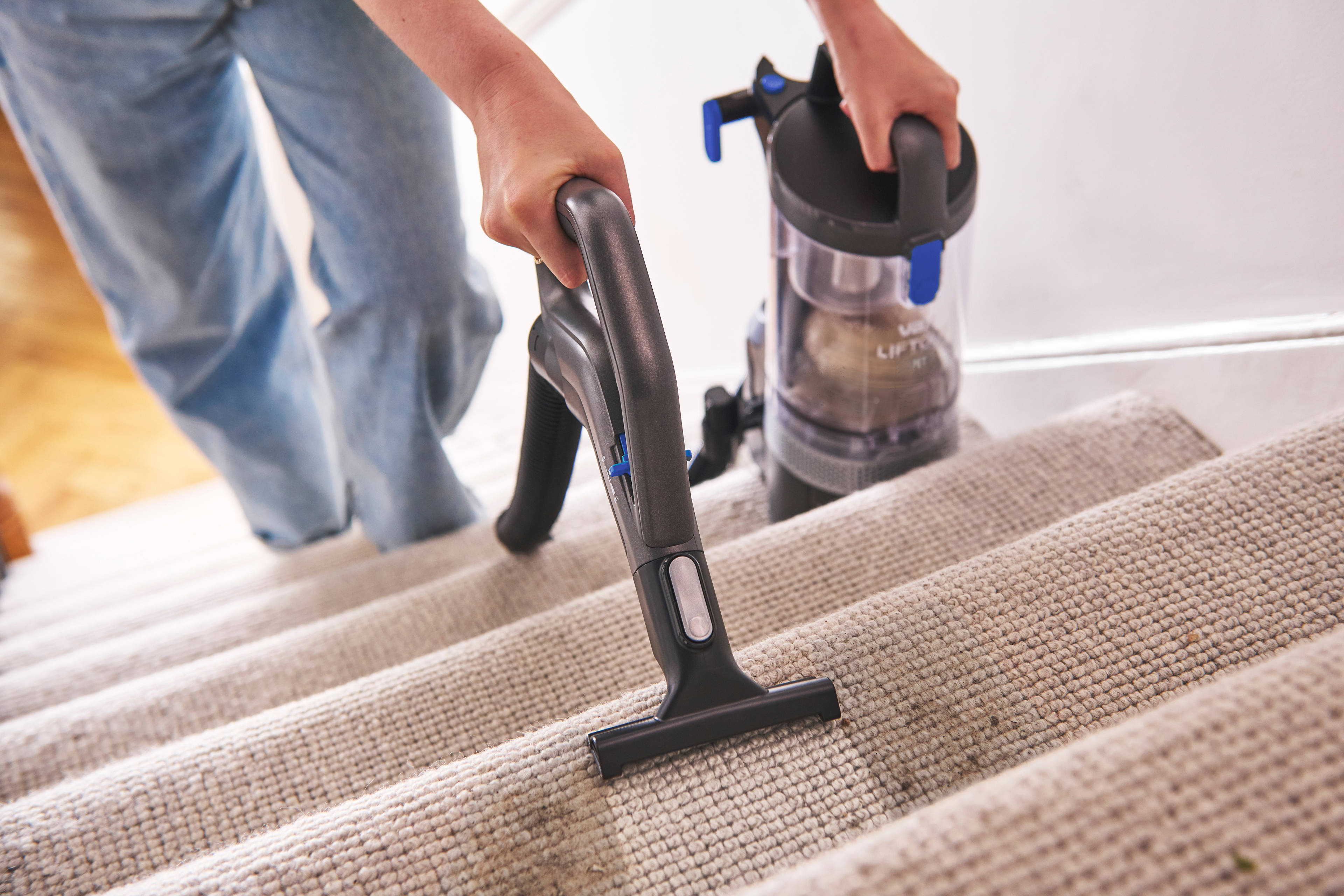 Multi-functional lift out vacuum