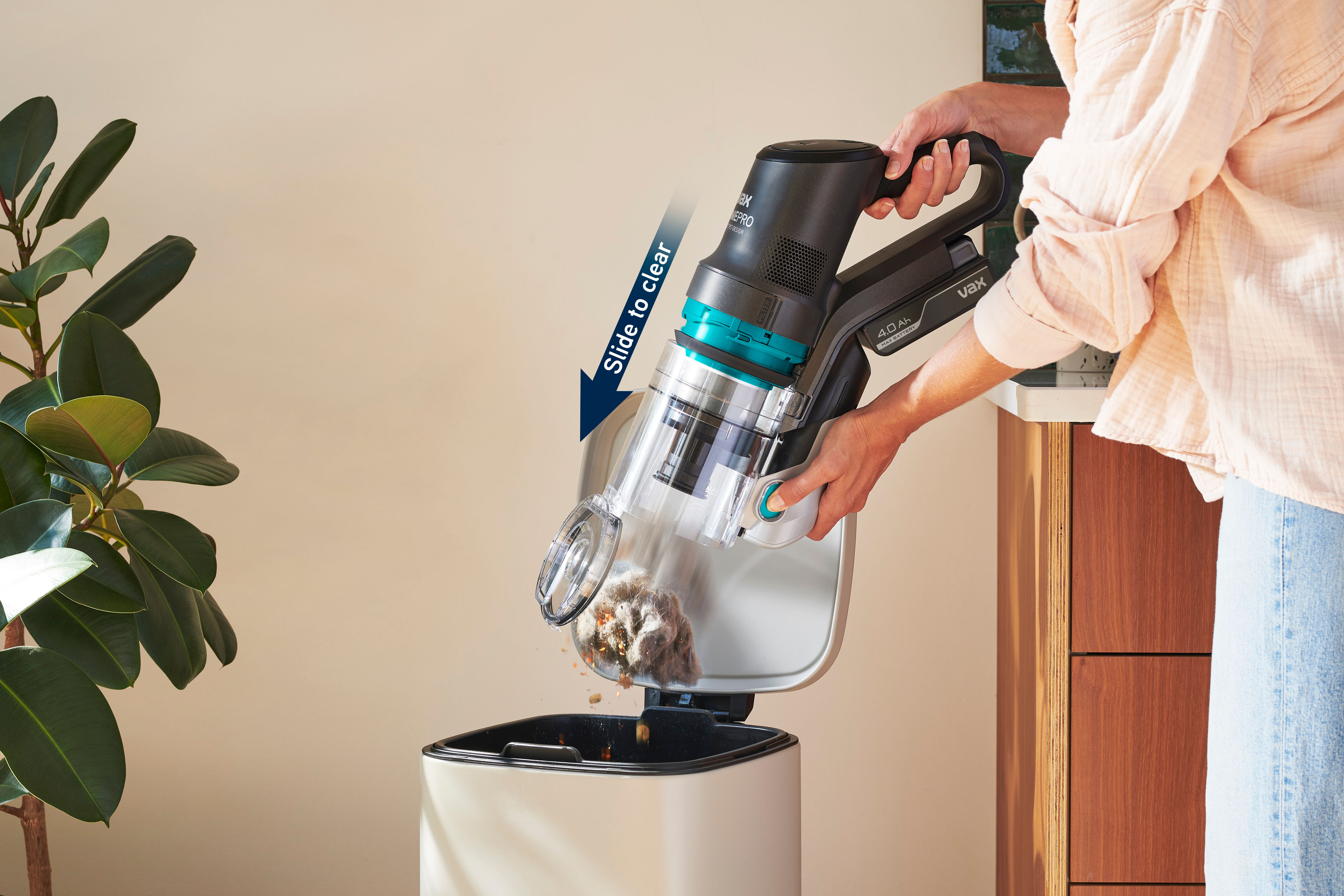 AAAA - HomePro New Product Gallery/HomePro Detect Pet-Design/VAX_HomePro_Detect_Pet-Design_-_Easy_Bin_Empty_B