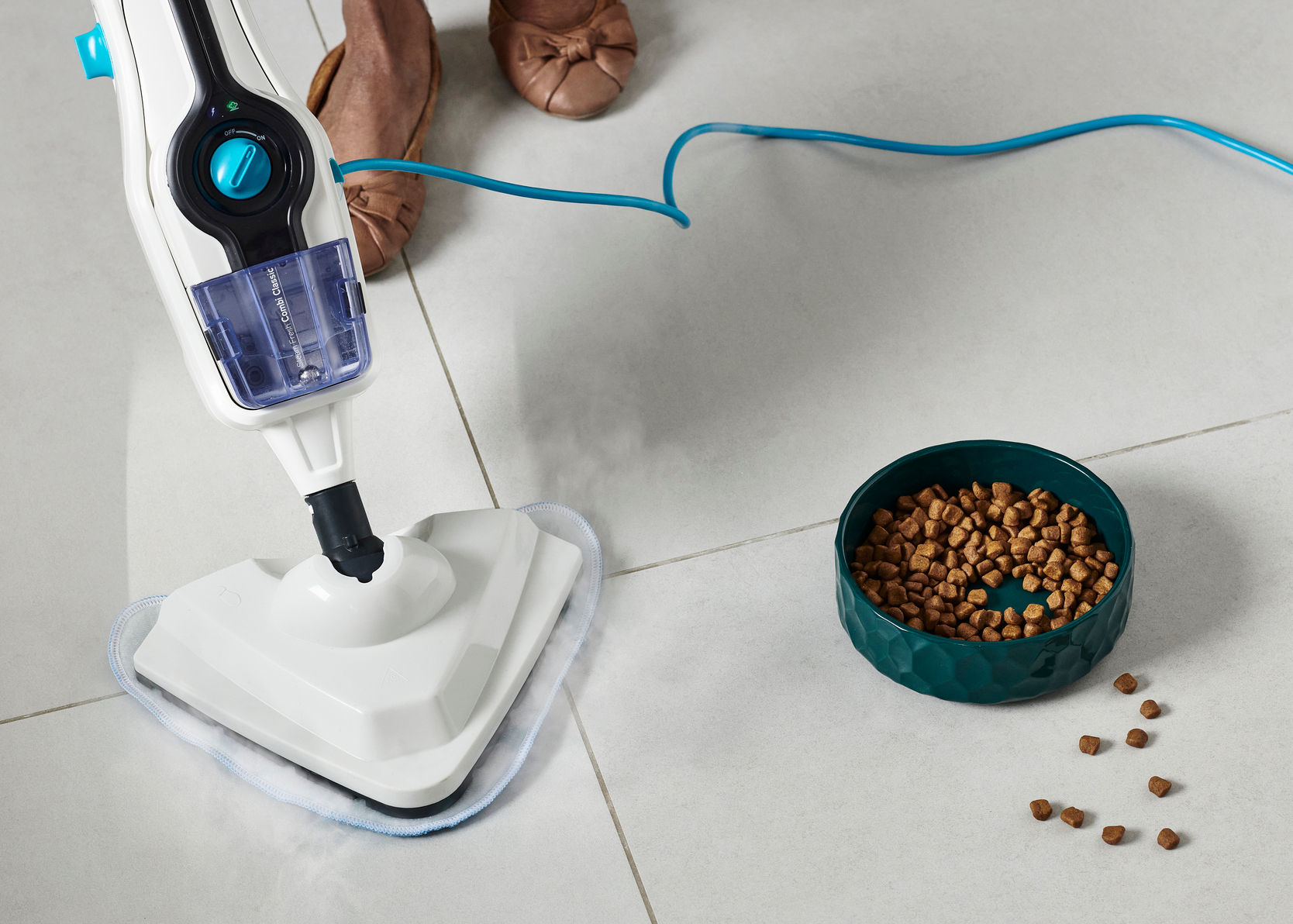 AA - HomePro Web Updates/AAA - New PDP Gallery Content/HardFloor Cleaners/Steam Fresh Combi Classic/VAX_Steam_Fresh_Combi_Classic_-_Dog_Bowl_On_Tile_Close_Up_-_High_Res