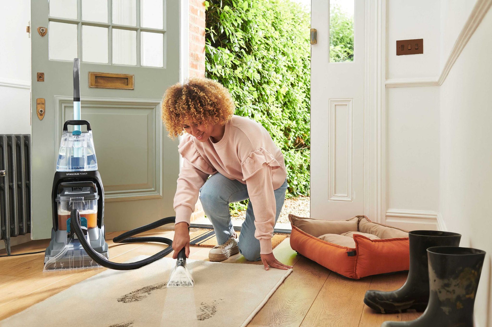 AA - HomePro Web Updates/AAA - New PDP Gallery Content/Carpet Cleaners/SpinScrub Power Exclusive/vax-spin-scrub-exclusive-wash-tool-on-rug